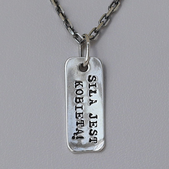 Fit Kolekcja - Zawieszka na łańcuszek srebrna blaszka SIŁA JEST KOBIETĄ!