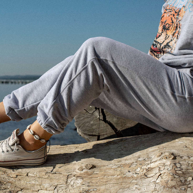 https://www.lazysuperman.pl/eng_pl_Chiara-Wear-JOGGER-PANTS-GREY-peach-skin-2771_5.jpg