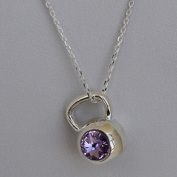 Fit Kolekcja - Zawieszka na łańcuszek srebrny KETTLEBELL SWAROVSKI Violet
