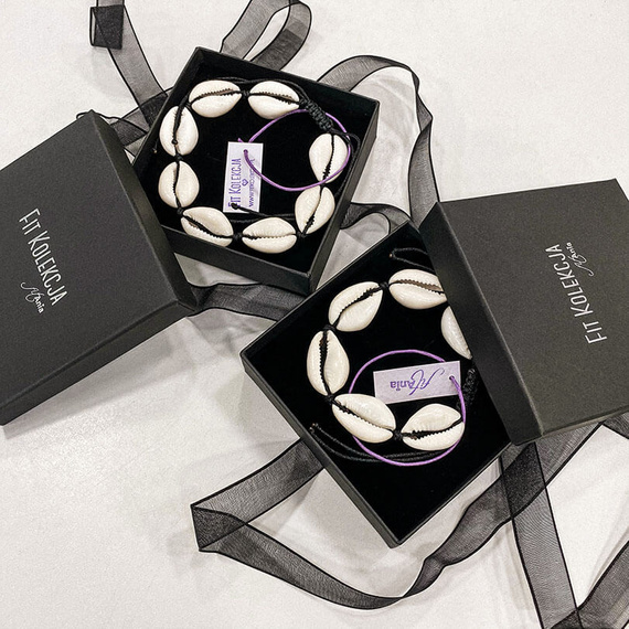 Fit Kolekcja - Bransoletka z muszelkami na rękę black