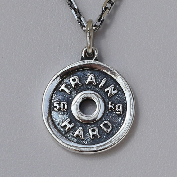 Fit Kolekcja - Zawieszka na łańcuszek srebrny krążek TRAIN HARD